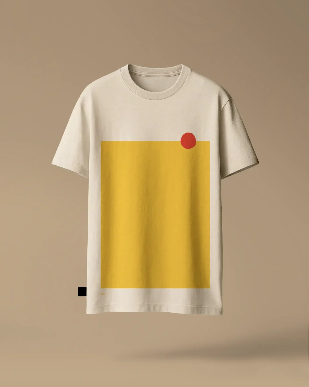 Kotoiaren kolore naturala duen kamiseta